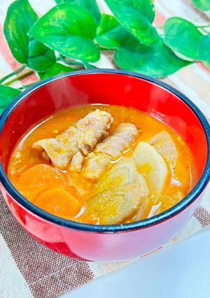 カレーリメイク✨旨みたっぷりカレー豚汁🍲-レシピのメイン写真