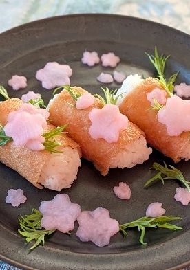 春色 桜だいこんをのせた いなり寿司♪-レシピのメイン写真