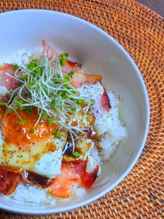 ベーコンエッグ丼-レシピのメイン写真