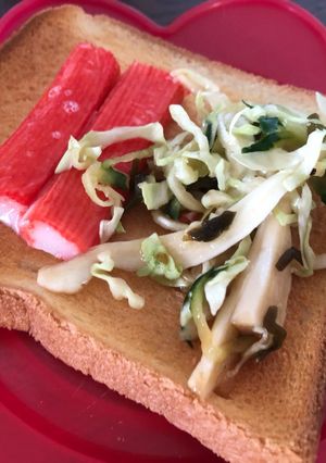 カニカマ塩昆布キャベツオープンサンド-レシピのメイン写真