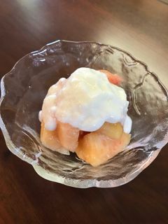 簡単!完熟桃のヨーグルトかけ-レシピのメイン写真