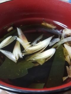 霜降りシメジ、わかめ、茗荷のお吸い物^^-レシピのメイン写真