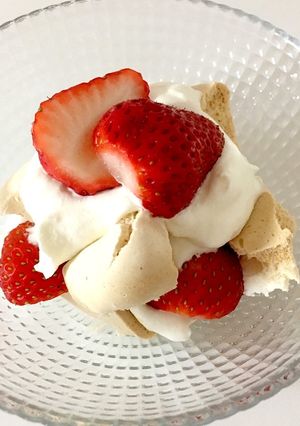 サクサクふわふわ！甘酸っぱいイートンメス-レシピのメイン写真