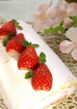 ひな祭りに桃色♡ロールケーキ-レシピのメイン写真