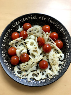 蓮根を洋風に♪プチトマトと蓮根の炒め物-レシピのメイン写真