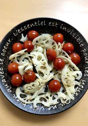 蓮根を洋風に♪プチトマトと蓮根の炒め物-レシピのメイン写真
