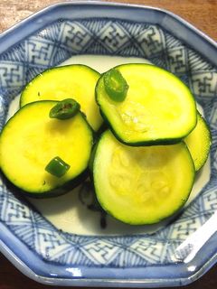 ズッキーニの浅漬け (青唐辛子)-レシピのメイン写真
