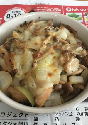 超簡単☆しめじと鶏肉のグラタン皿の焼き飯-レシピのメイン写真