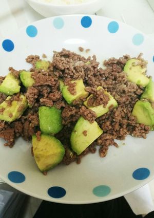 挽き肉とアボカドの炒め物-レシピのメイン写真