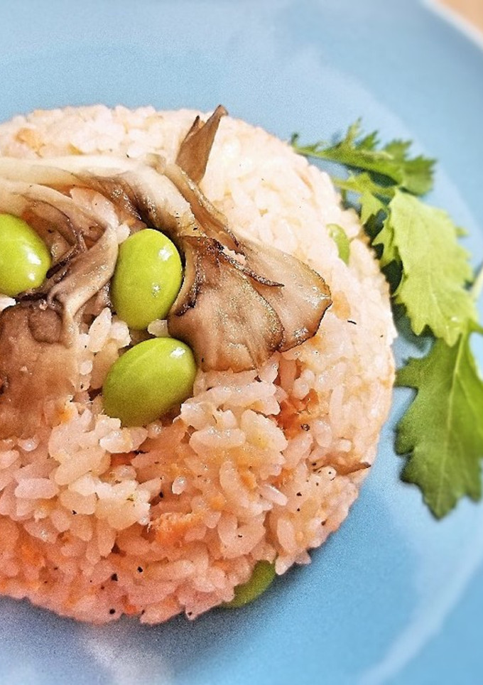 鮭フレークと舞茸のマヨチャーハン-レシピのメイン写真
