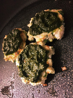 鳥ひき肉のバジルソースバーグ-レシピのメイン写真