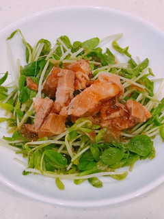 レンジで簡単!焼き豚と豆苗のレンジ蒸し-レシピのメイン写真