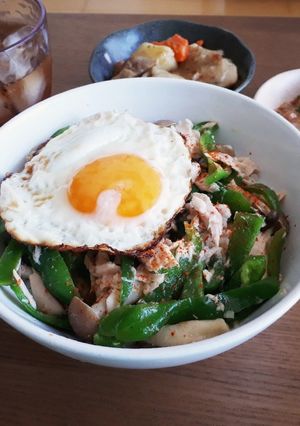 簡単！無限ピーマン&シメジ丼-レシピのメイン写真