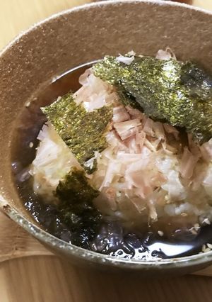 夜食にぴったり！焼きおにぎりの出汁茶漬け-レシピのメイン写真