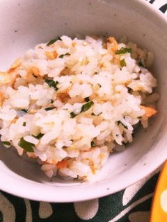 簡単で激旨♡鮭ワカメご飯-レシピのメイン写真