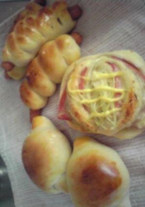 やっと成功！レーズン酵母でお惣菜パン♪-レシピのメイン写真