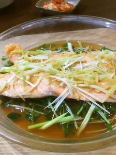 鮭と豆苗の中華レンジ蒸し-レシピのメイン写真