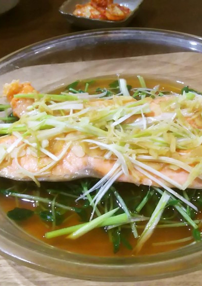 鮭と豆苗の中華レンジ蒸し-レシピのメイン写真
