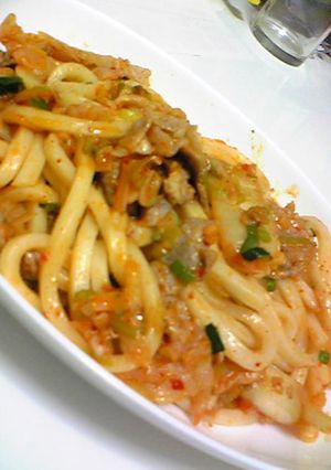 ピリっとうまい!!豚キムチうどん♪-レシピのメイン写真