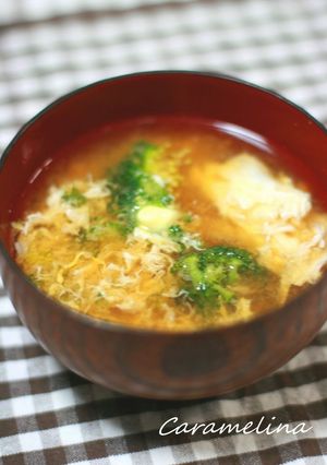 ブロッコリーと落とし卵の味噌汁-レシピのメイン写真