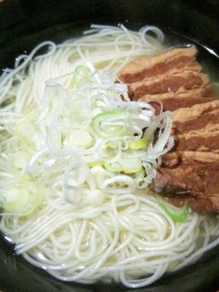 簡単!沖縄ソバ風スープにゅうめん-レシピのメイン写真