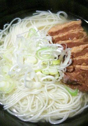 簡単！沖縄ソバ風スープにゅうめん-レシピのメイン写真