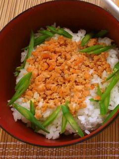 鮭のそぼろ丼(腎臓病食)-レシピのメイン写真