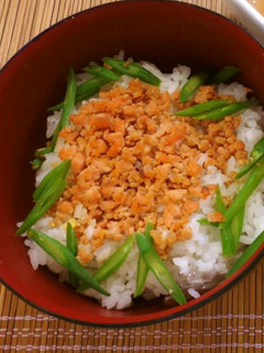 鮭のそぼろ丼(腎臓病食)-レシピのメイン写真