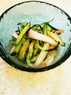 塩昆布で簡単！きゅうりとかまぼこの塩揉み-レシピのメイン写真