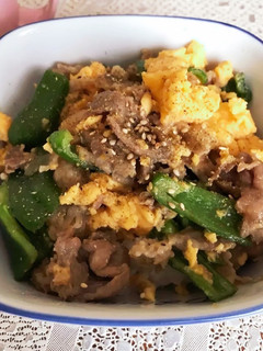 豚こま肉、ピーマン、椎茸、卵の山椒のせ丼-レシピのメイン写真