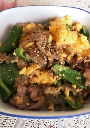 豚こま肉、ピーマン、椎茸、卵の山椒のせ丼-レシピのメイン写真
