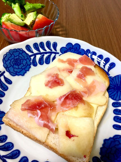 チーズとろける♪桃&生ハムトースト-レシピのメイン写真