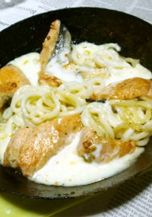 トラウト･サーモン＋チーズで焼きうどん-レシピのメイン写真