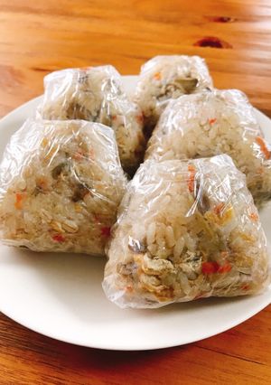 朝食にはもち麦！栄養満点炊き込みおにぎり-レシピのメイン写真