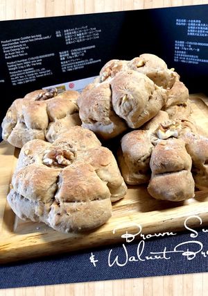 お花のカタチが可愛い♡黒糖くるみパン♪-レシピのメイン写真