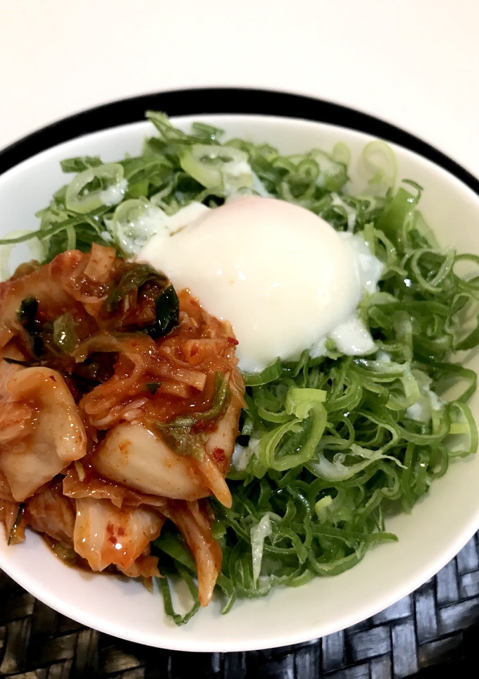 夏の簡単朝ごはん☆おネギたっぷり温玉丼！-レシピのメイン写真