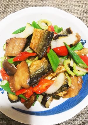 さんまと彩り野菜のさっぱり黒酢炒め-レシピのメイン写真