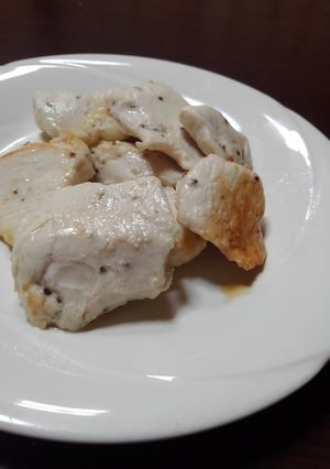 簡単でやわらかい！鶏むね肉のシンプル焼き-レシピのメイン写真