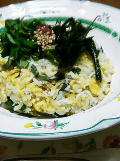 夏の炒飯(^q^)梅干と大葉とシラスで!-レシピのメイン写真