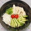 ぶっかけそうめん~蒸し鶏のサラダ風