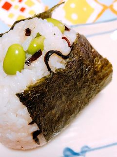 枝豆と塩昆布のおにぎり-レシピのメイン写真