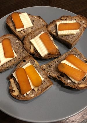 カラスミとクリームチーズのカナッペ-レシピのメイン写真