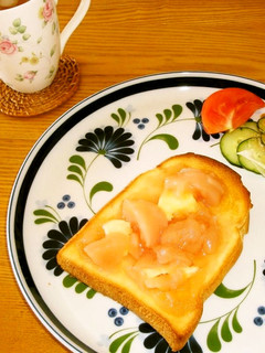 桃コンポートonトースト❤ピンクのジャム-レシピのメイン写真