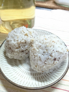 ゆかりとおかかの押し麦おにぎり!-レシピのメイン写真