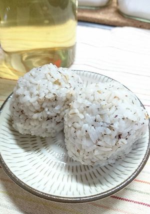 ゆかりとおかかの押し麦おにぎり！-レシピのメイン写真