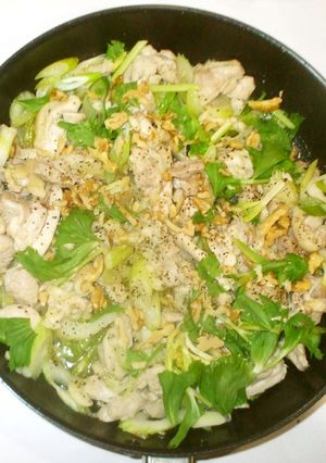 簡単ナンプラー野菜炒め♪クルミ鶏肉セロリ-レシピのメイン写真