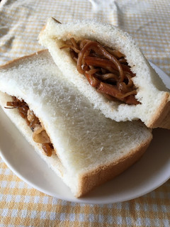 残り焼きそばで焼きそばパン-レシピのメイン写真