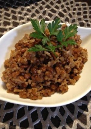 納豆とひき肉を炒めてサラダに♪-レシピのメイン写真