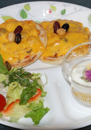 蒸しサラダ豆のチェダーチーズピザトースト-レシピのメイン写真