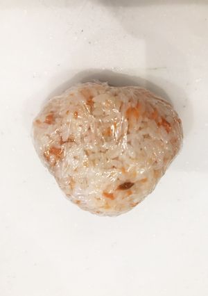 超絶簡単！週末朝のシャケおにぎり-レシピのメイン写真